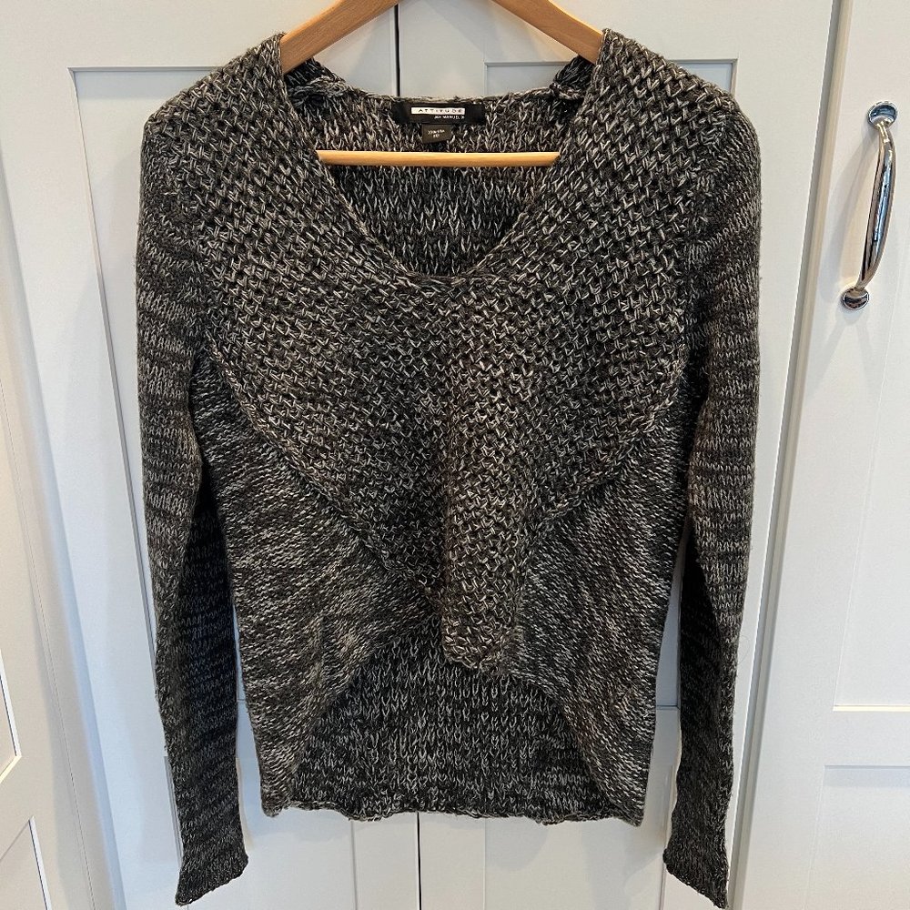 Black Gray Charcoal Cropped V-Neck Hi-Lo Sweater – XXS/0